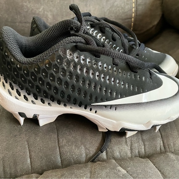 Boys Nike Cleets - Picture 2 of 2